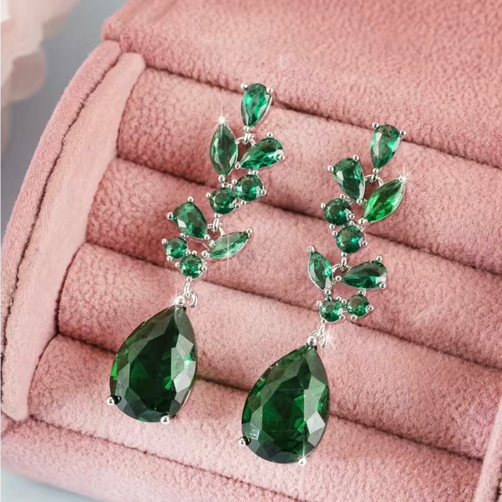 Gorgeous Green Zircon Long Dangle Pierced Earrings